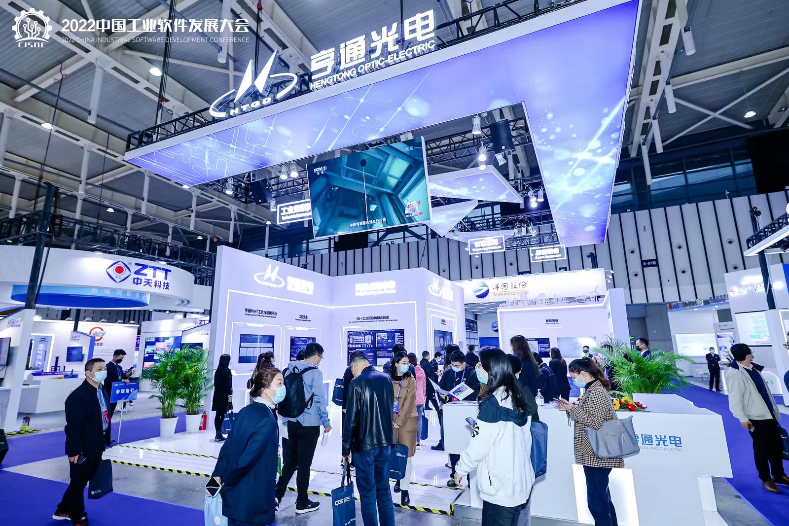 江蘇省工信廳副廳長池宇視察亨通展臺(tái)(圖2) 江蘇省工信廳副廳長池宇視察亨通展臺(tái)(圖2)